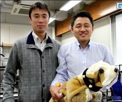 日本研发美女机器人和机器狗