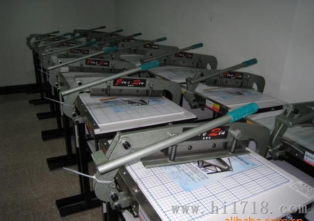 400mm纺织行业布样裁剪机器 花边切布机 方便简便