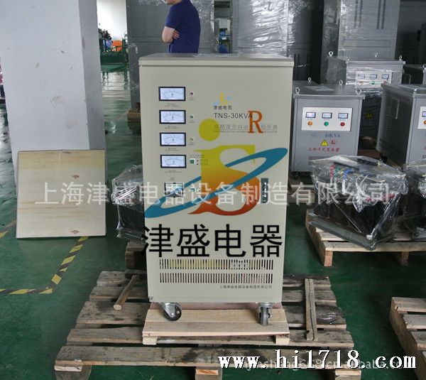 技术优点: l 电机自动伺服式稳压; l 设有过压,延时(选择)和故障保护功能; l 自身损耗小,高效节能; l 负载性能强,稳压范围宽,可以长期连续使用; l 输出波形无畸变; l 功能更完善,更安全可靠。 技术参数: 输入电压:160V~250V 输出电压:220V 相数: 单相 输入电压:304V~456V 输出电压:380V 相数:三相 绝 缘:大于 等于2MQ 电气强度:1500V/1min 频 率:50~60HZ 调整时间:小于1秒(输入电压变化10%) 最大额定:98% 过压保护:245&