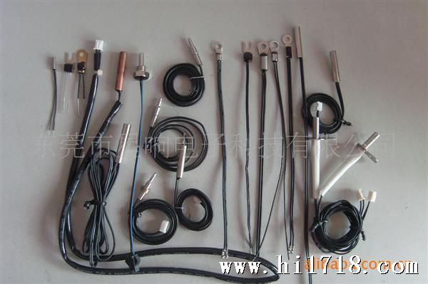 电动工具上用NTC温度传感器,NTC热敏电阻器10K 3950 注:可根据客户要求订做! 温度传感器介绍: 温度传感器是将高精度、高可靠的NTC热敏电阻器与PVC导线、铁氟龙导线等导线连接,用绝缘、导热、防水材料封装成所需要的形状,便于安装与远距离测控温. 产品应用范围: 家用空调,汽车空调,冰箱,冷柜,热水器,饮水机,暖风机,洗碗机,消毒柜,洗衣机,烘干机,烘干机以及中低温干燥箱,恒温箱等场合的温度测量与控制 特点: 1:MF53系列产品为NTC热敏电阻温度传感器 2: 阻值范围宽:1KΩ~