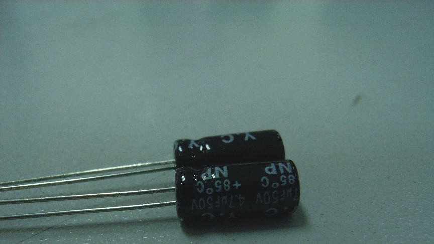 供应立式无极性电解电容1-470UF/35V
