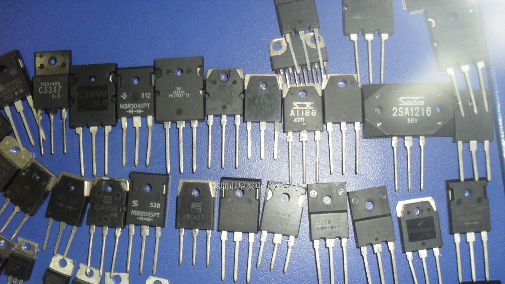 供应场效应管,IGBT，快恢复等大中小功率管系列
