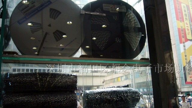 供应固态电容4v820UF