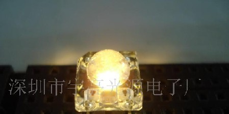 供应5mm暖白光食人鱼LED发光二极管
