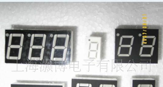 供应单色ZN-0561R LED七段数码管