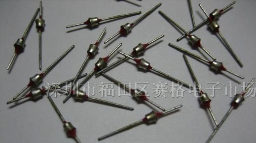 供应太阳诱电穿芯电容1HB220Y102PA0708