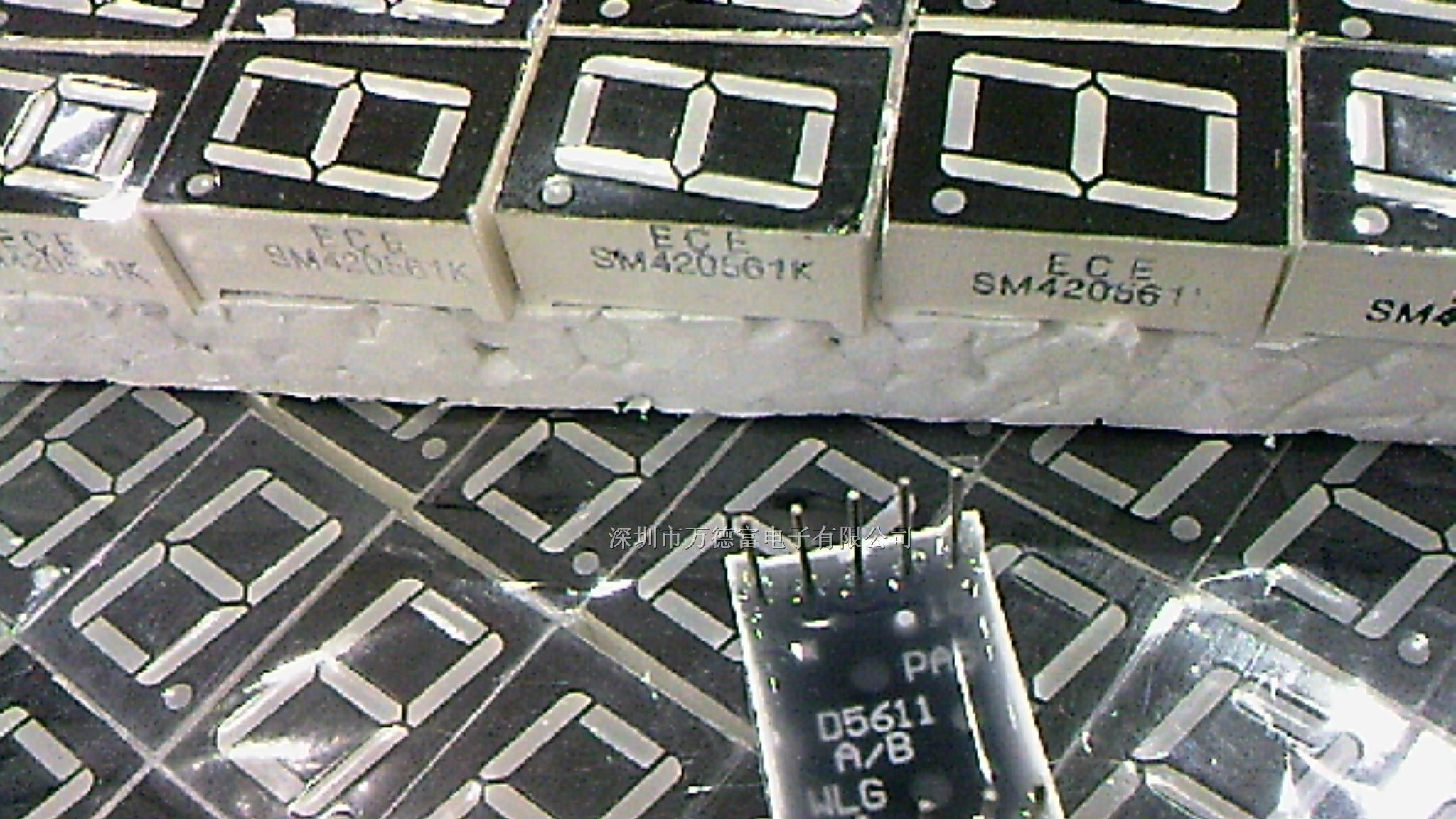 供应1位0.8寸 单位数码管(左右脚位) 共阳高亮红色