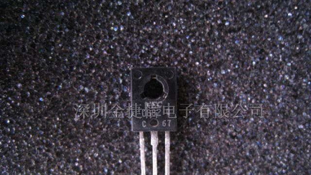 供应2SD882三极管
