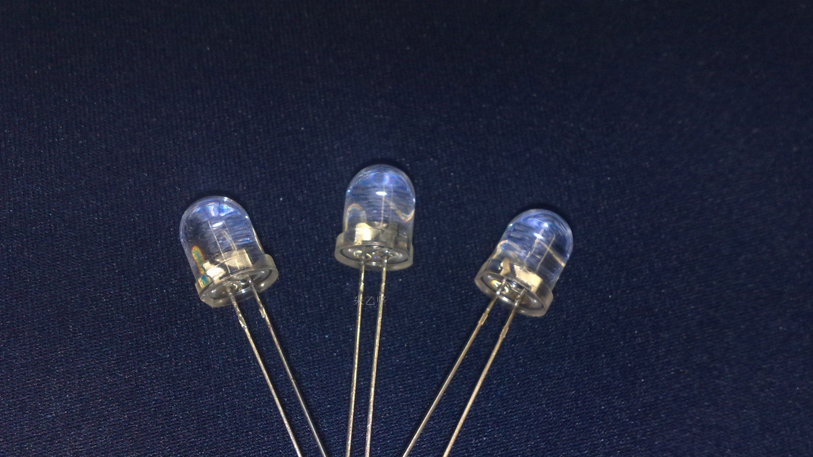 供应LED发光二极管 8mm 白发红