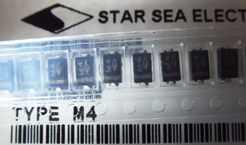 供应400V,1A贴片整流二极管1N4004 M4