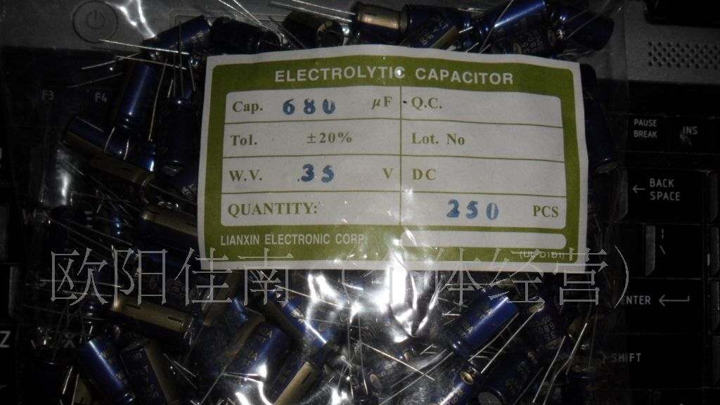 原装进口三和铝电解电容35v680uf体积10*2