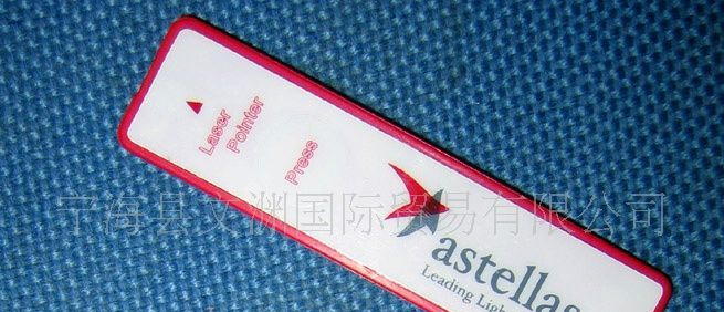 红色激光迷你塑料卡片灯含纽扣电池