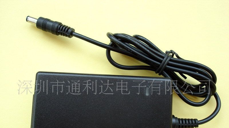 12V2A数码相框电源，移动硬盘电源适配器