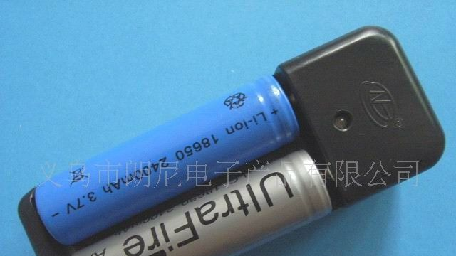 双槽高速—南孚万用高速自停充电器
