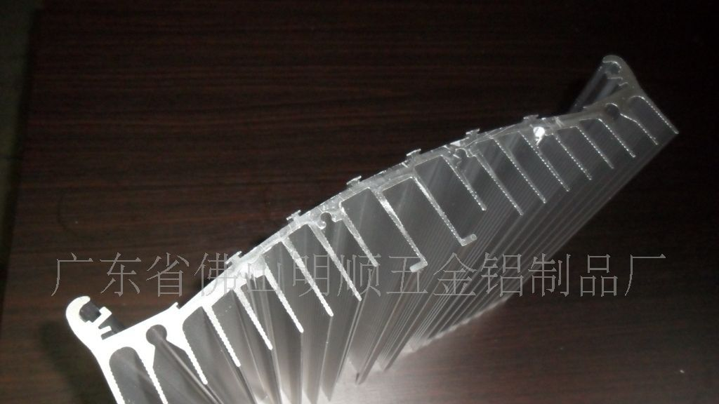 生产优质铝合金散热器