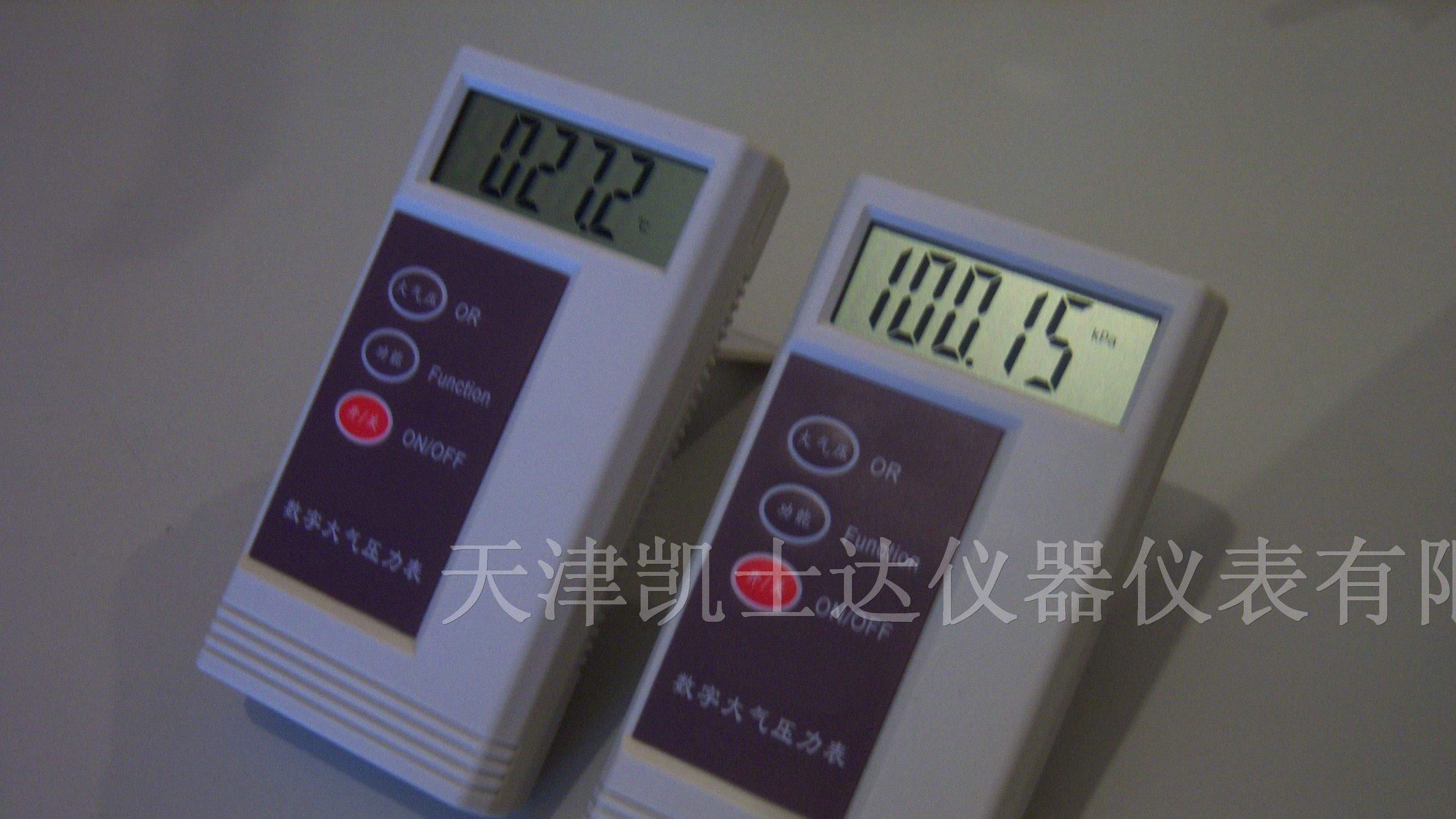 天津手持式温度大气压力计，便携式温度大气压力表