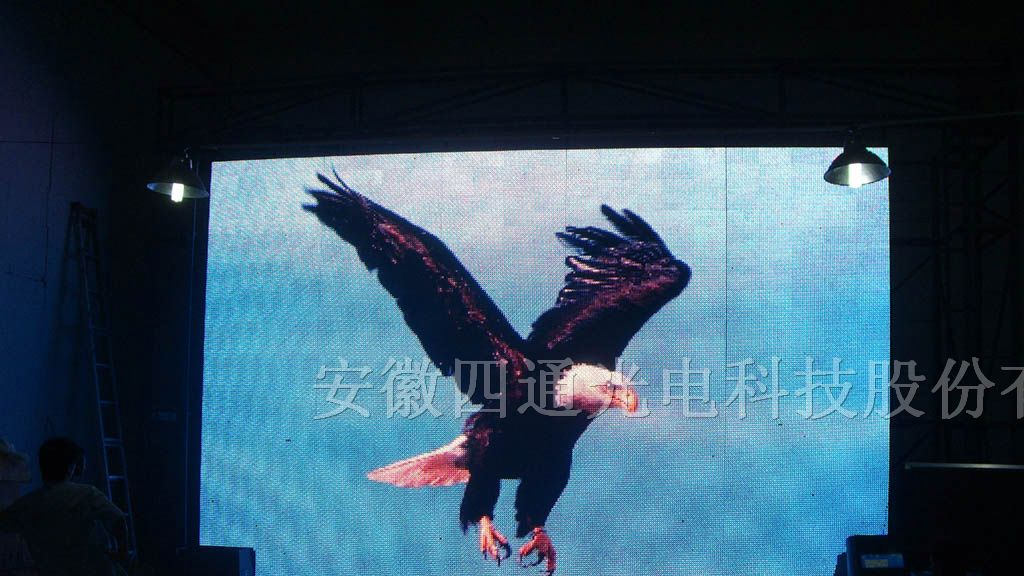 18656609790供应高品质LEDP4室内全彩显示屏厂家