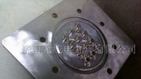供应电连接器