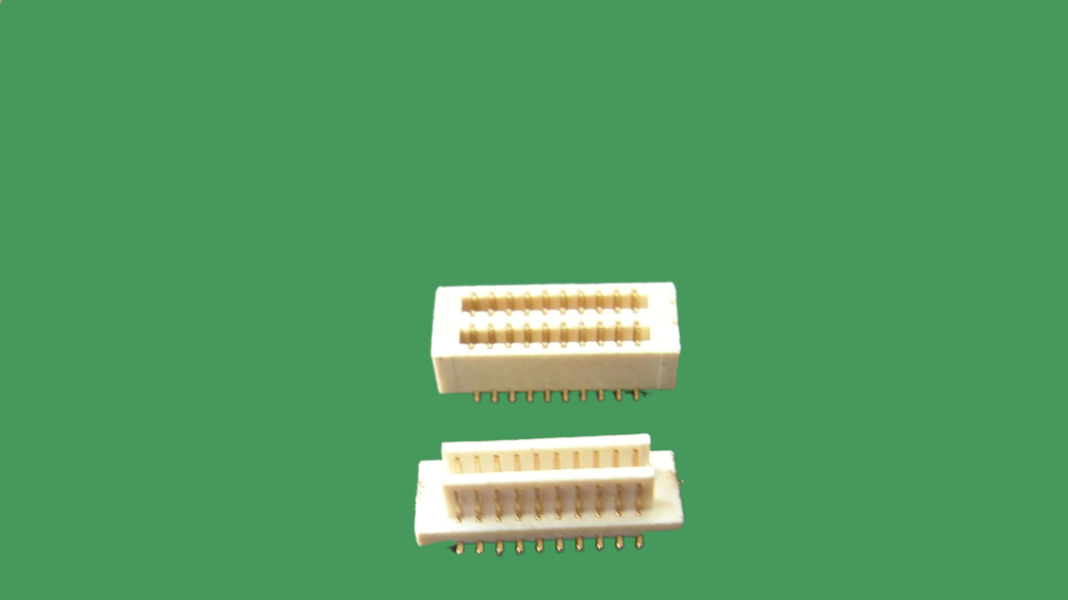 供应0.8mm间距  16P   合高4.0mm  双槽板对板连接器