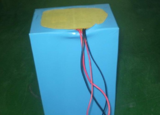 供应12V-40AH磷酸铁锂电池