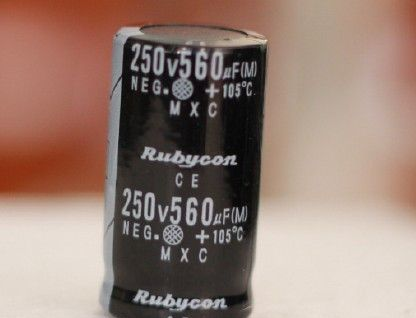 供应各系列铝电解电容，250v560uf  560