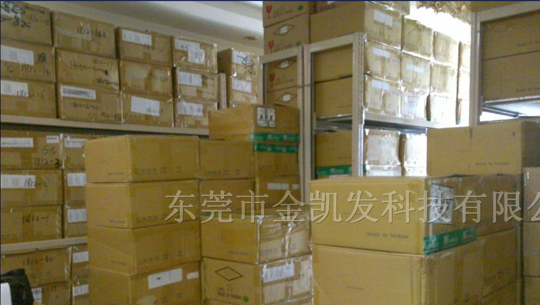 供应0.05% 0.01%高精密贴片电阻 5PPM低温标电阻