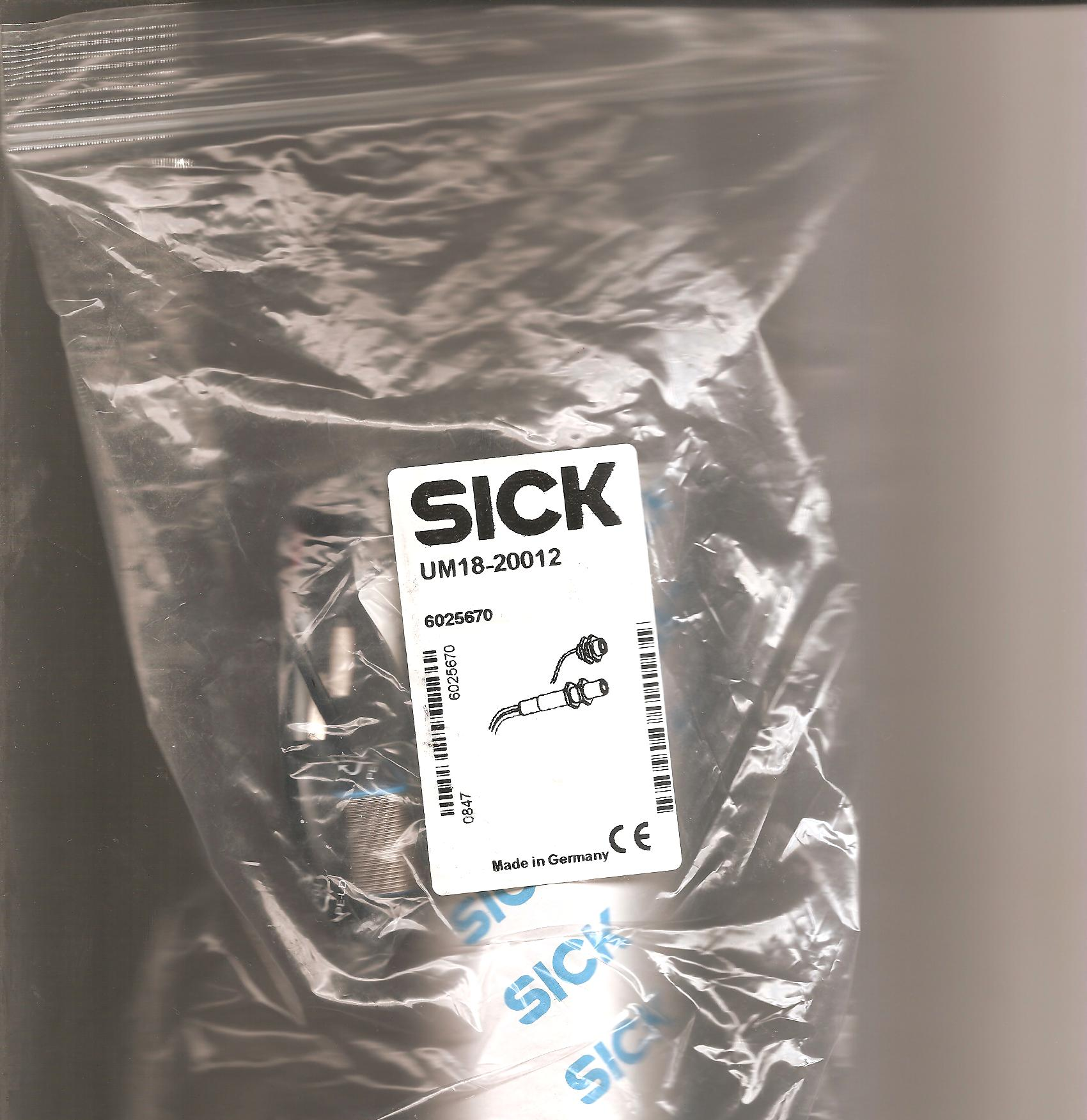 SICK超声波传感器UM18-30010 现货