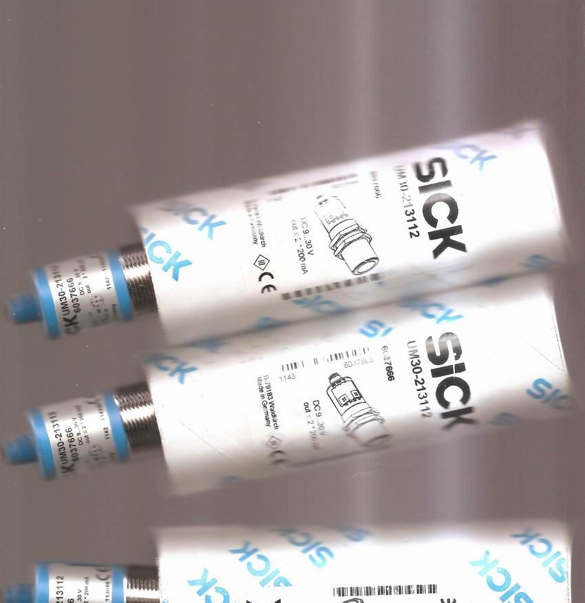 SICK超声波传感器UM30-214112 现货