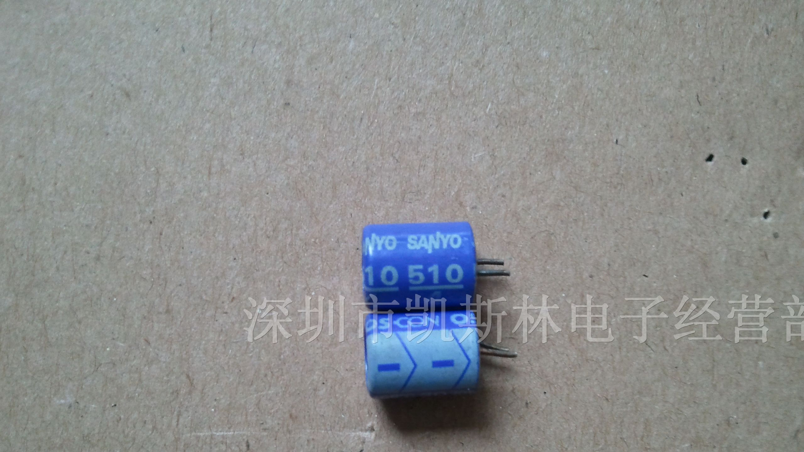 供应大部分直插固态电容510UF/4V