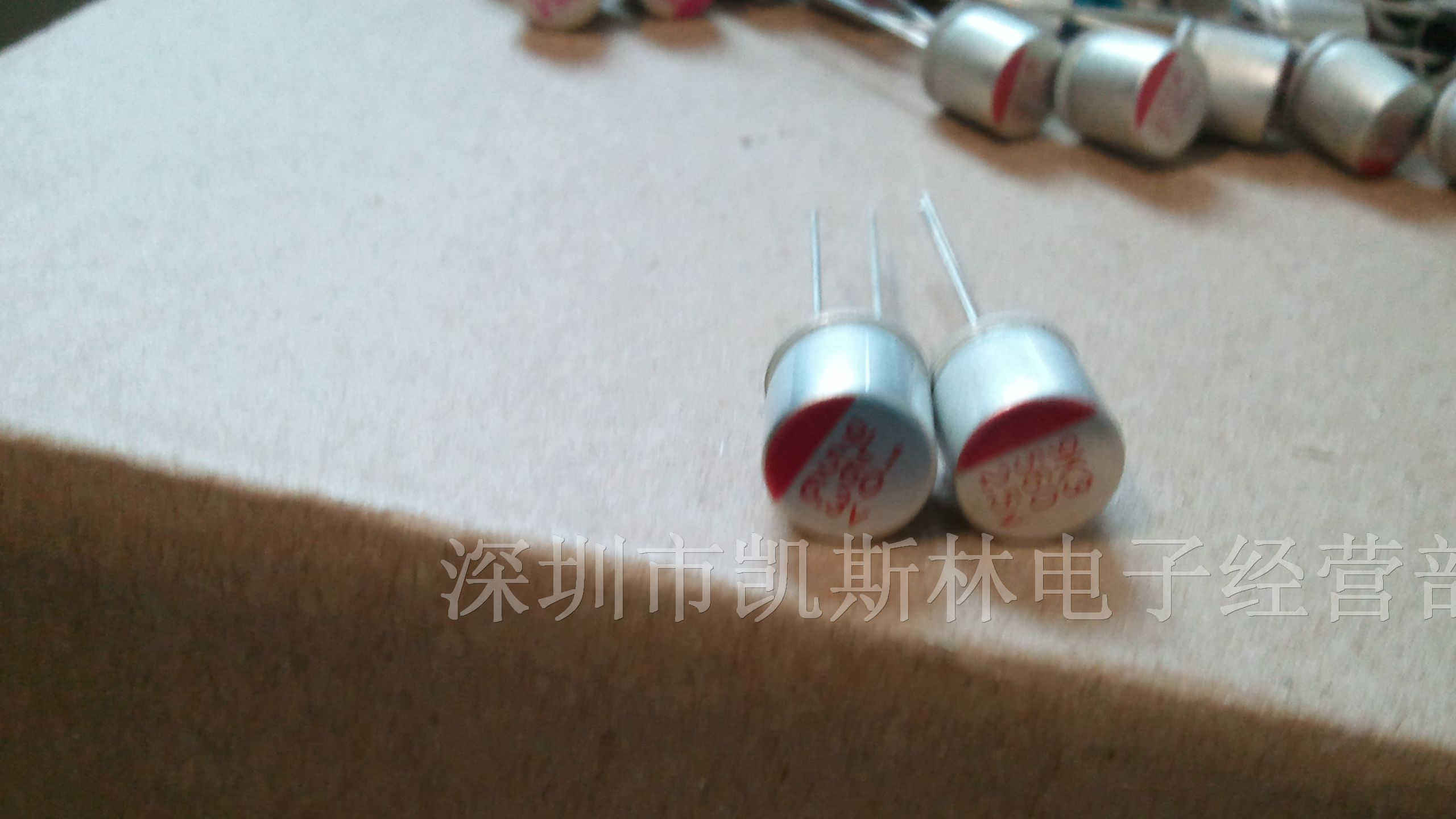 供应大部分直插固态电容560UF/2.5V