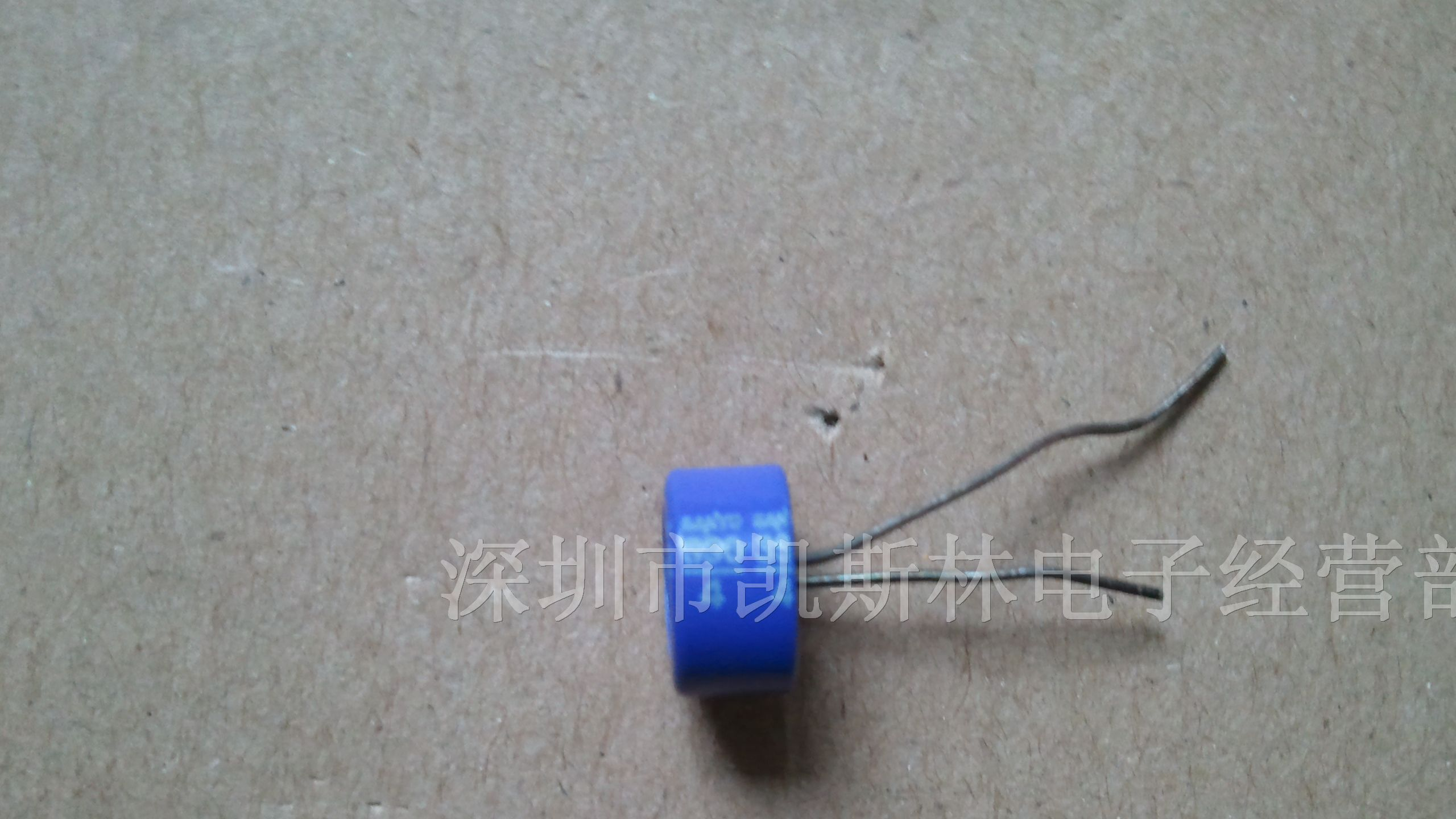 供应大部分直插固态电容330UF/4V