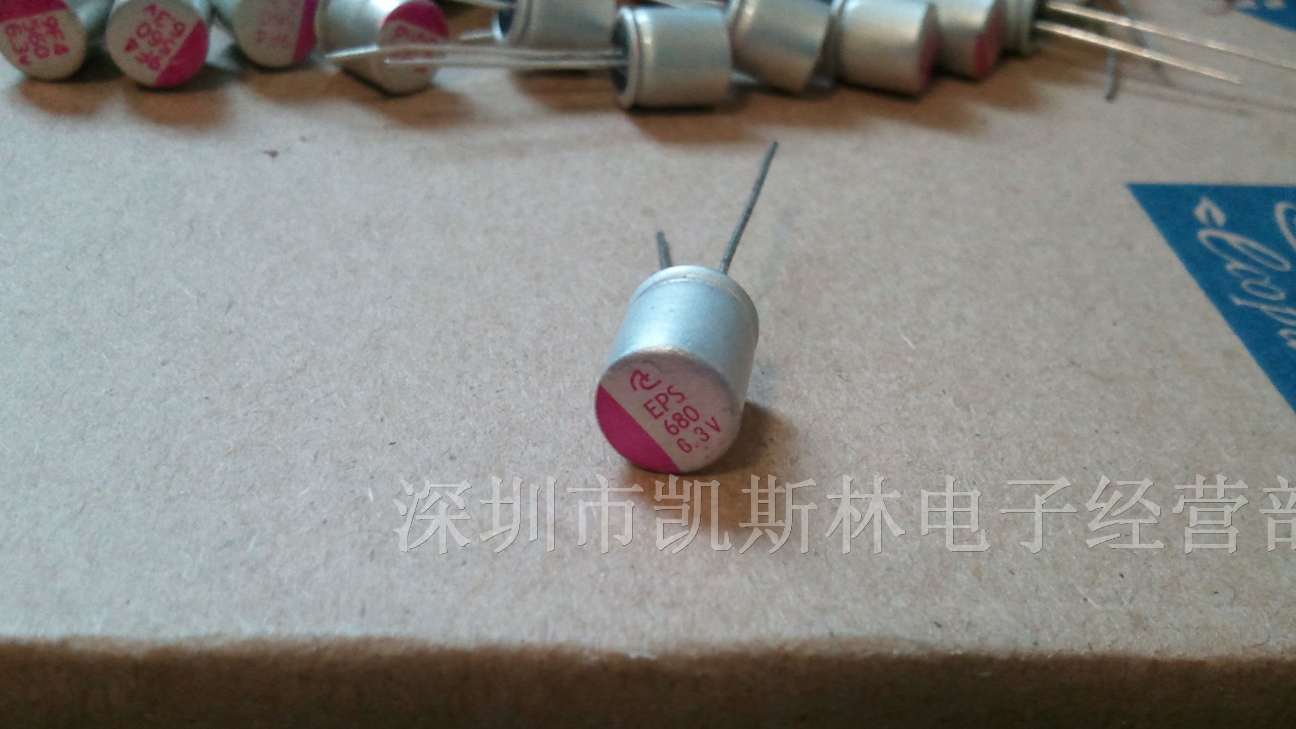 供应大部分直插固态电容680UF/6.3V