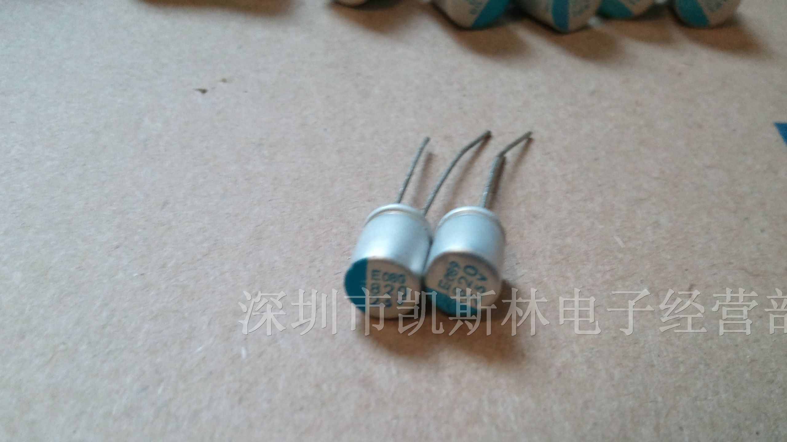 供应大部分直插固态电容820UF/2.5V