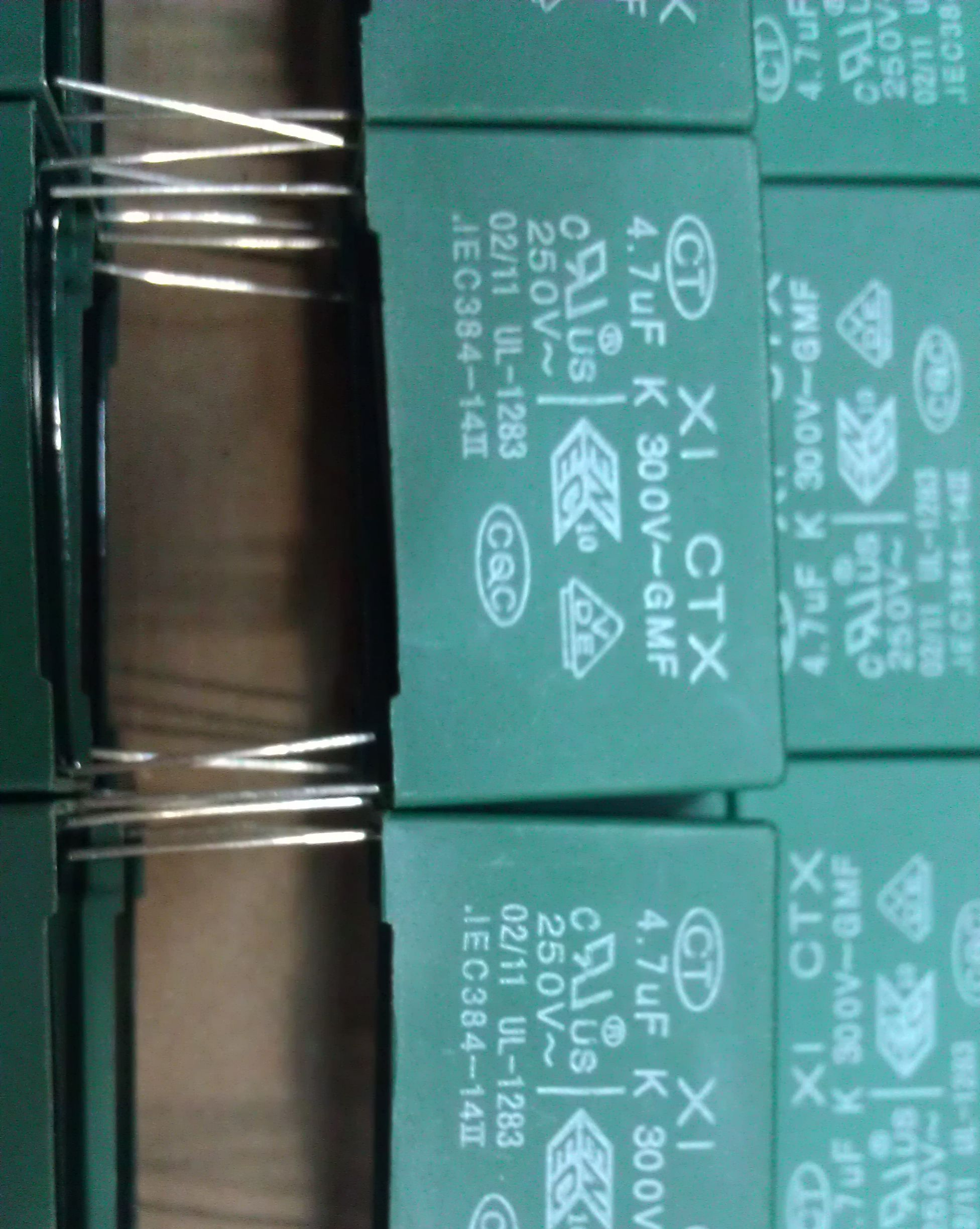 供应厂家直销各种规格 安规电容器X1 475K300VAC P47