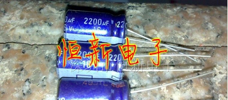 铝电解电容松下M系列 16V2200UF 13X21 实物拍摄