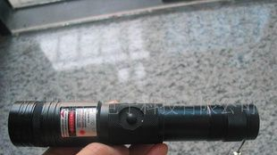 100MW可调焦绿激光笔