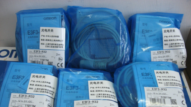 供应全新原装OMRON欧姆龙光电开关传感器E3F3-R32 2M