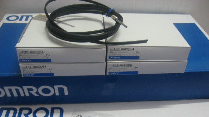 供应全新原装OMRON欧姆龙光电传感器E32-DC200B4 现货