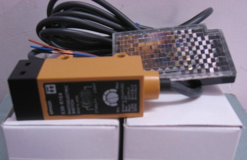 供应全新原装OMRON欧姆龙光电开关传感器E3S-R1E4 现货