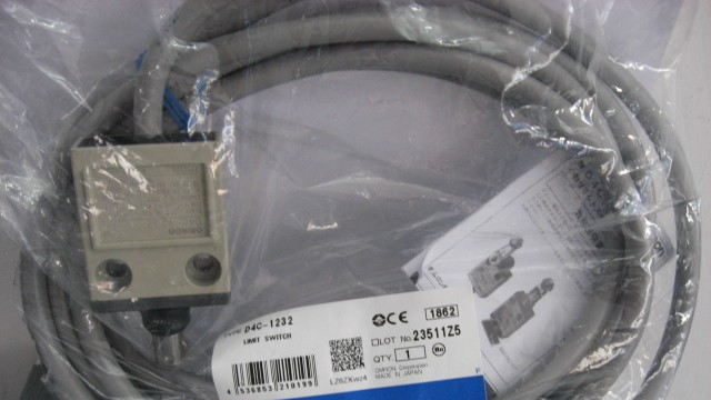 供应全新原装OMRON欧姆龙限位开关D4C-4332 现货