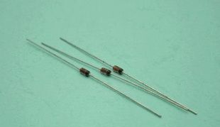 稳压二极管1N4728A(1W 3.3V)