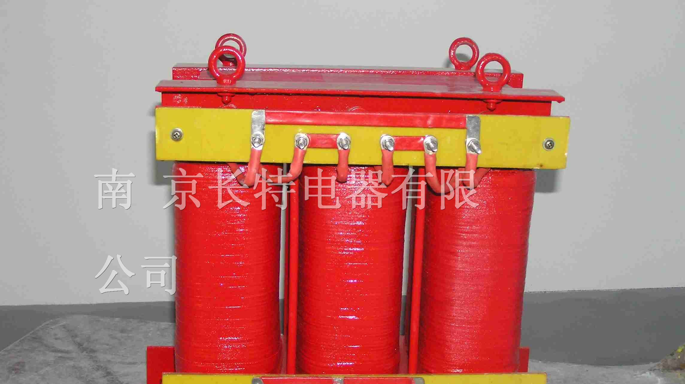 轨道交通-机车辅助电源变压器应用，变压器轻重轨区分