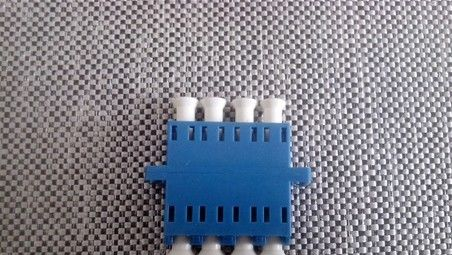 供应“LC多模双工高低型法兰盘”“LC双工多模高低型光纤适配器”“LC双联光纤适配器”