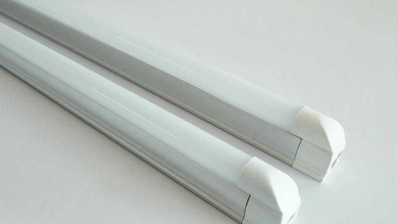 供应东莞大益光电0.9米LED日光灯T5系列