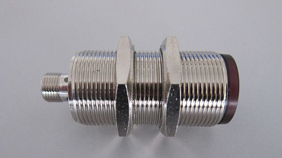 供应赣州金属圆柱光电开关?M30光电开关*替欧姆龙，广东传感器厂?镜面射光电开关