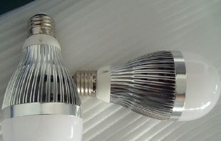 :7x1W LED球泡灯