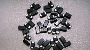 贴片肖特基二极管SS24