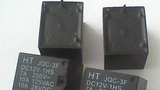 供应T73 12V继电器4脚