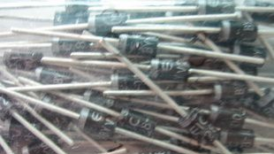 供二极管1N4756A，1N4728,1N5932B,1N5349B,3EZ12D5,BYV28-1