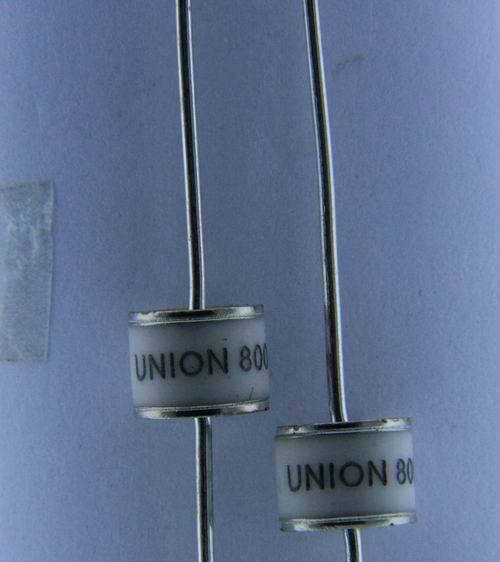 供应陶瓷气体放电管，防雷管。2R600，8*6，10KA。